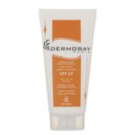 کرم ضد آفتاب بدون چربی رنگی بژ با SPF65 درموبای 50 میلی لیتری